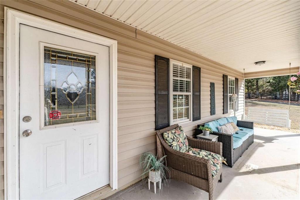 179 Couey Circle Northeast Rome, GA 30161 - Photo 3 of 37 a living room with furniture and a window