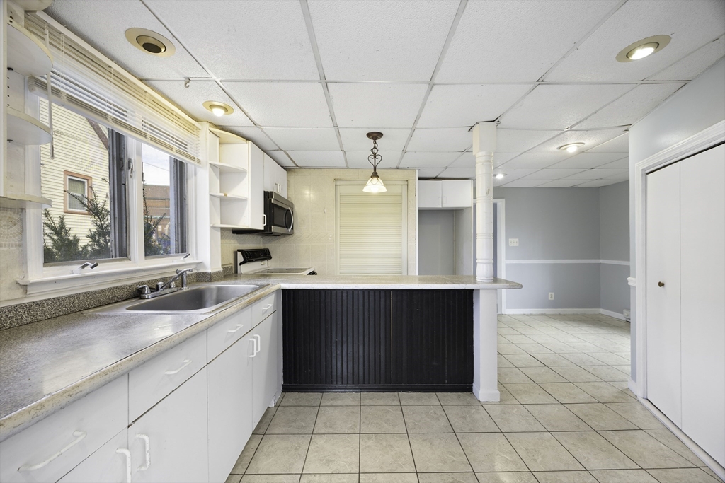 28 Maple Street Chicopee, MA 01020 - Photo 5 of 36