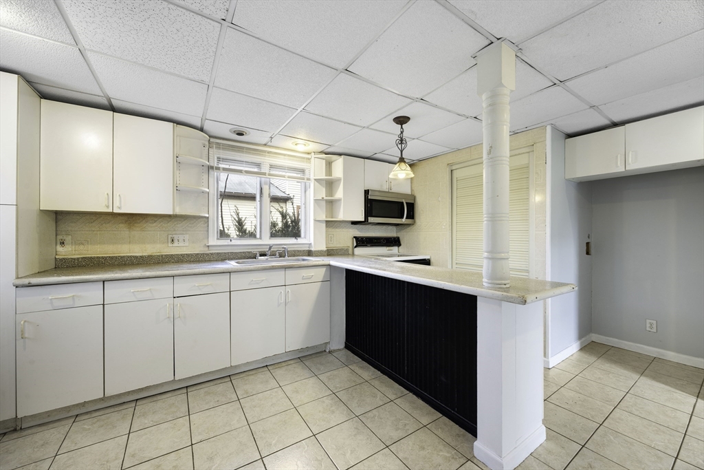 28 Maple Street Chicopee, MA 01020 - Photo 6 of 36