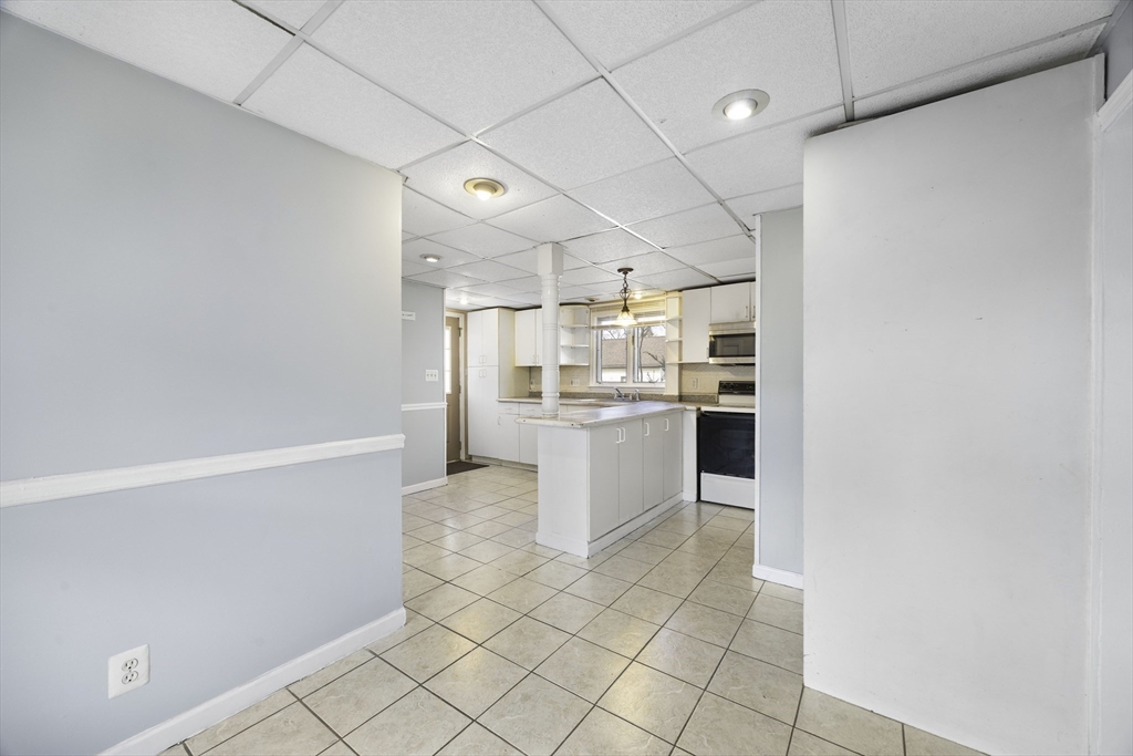 28 Maple Street Chicopee, MA 01020 - Photo 10 of 36