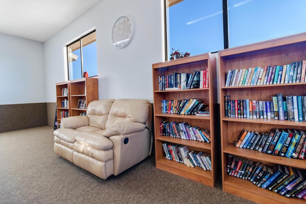 1545 East El Rodeo Road, Unit 42 Fort Mohave, AZ 86426 - Photo 44 of 45 a living room with furniture and a book shelf