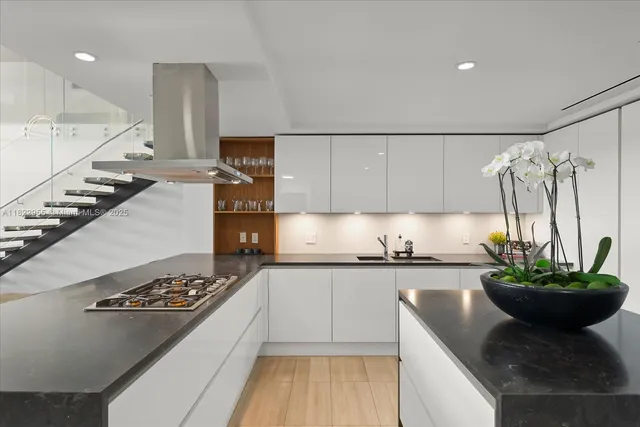 $4,925,000 | 4701 Meridian Avenue, Unit 217, Miami Beach, FL 33140