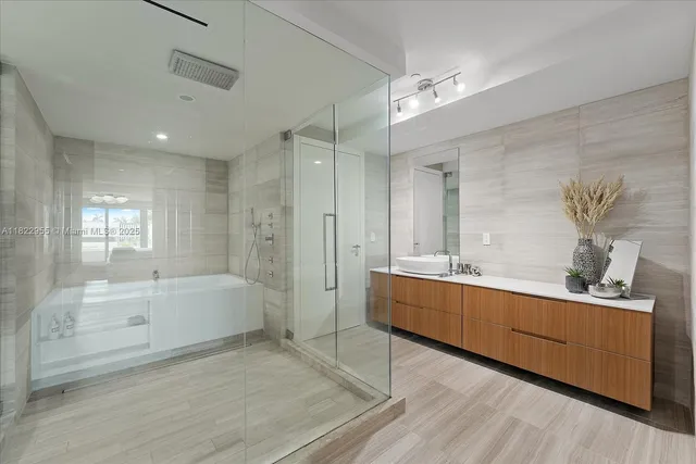 $4,925,000 | 4701 Meridian Avenue, Unit 217, Miami Beach, FL 33140