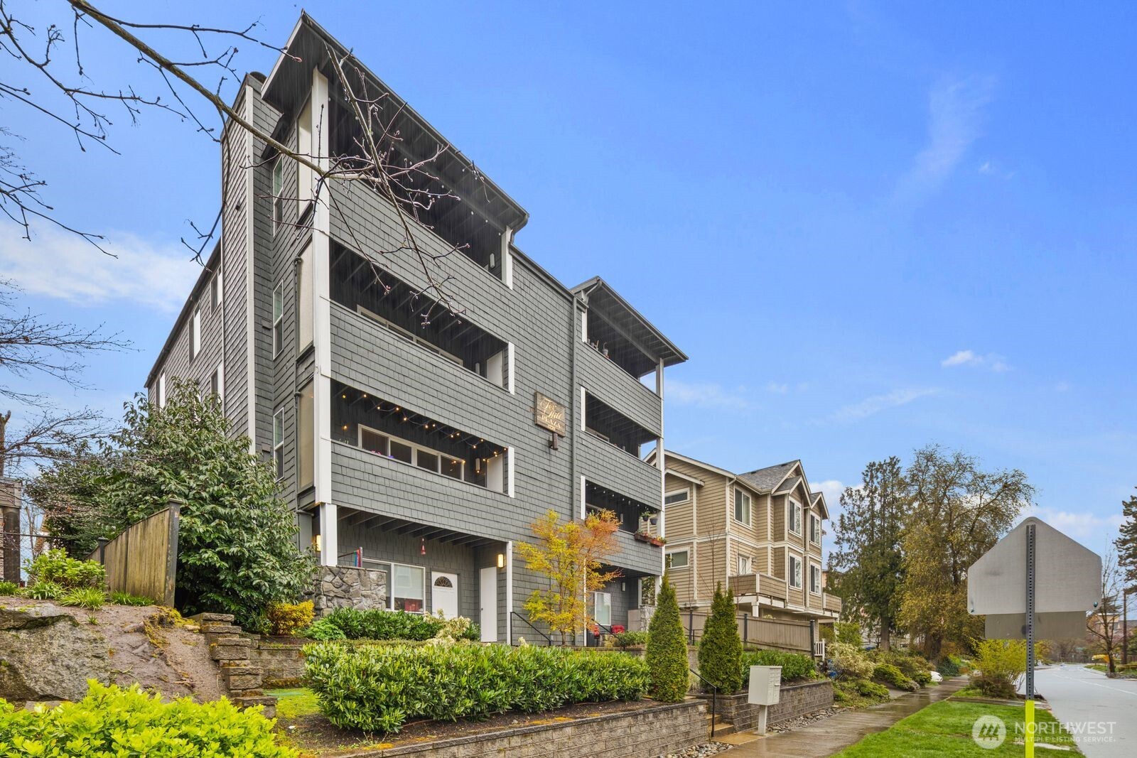 1729 18th Avenue, Unit 201 Seattle, WA 98122 - Photo 2 of 31 a front view of a building