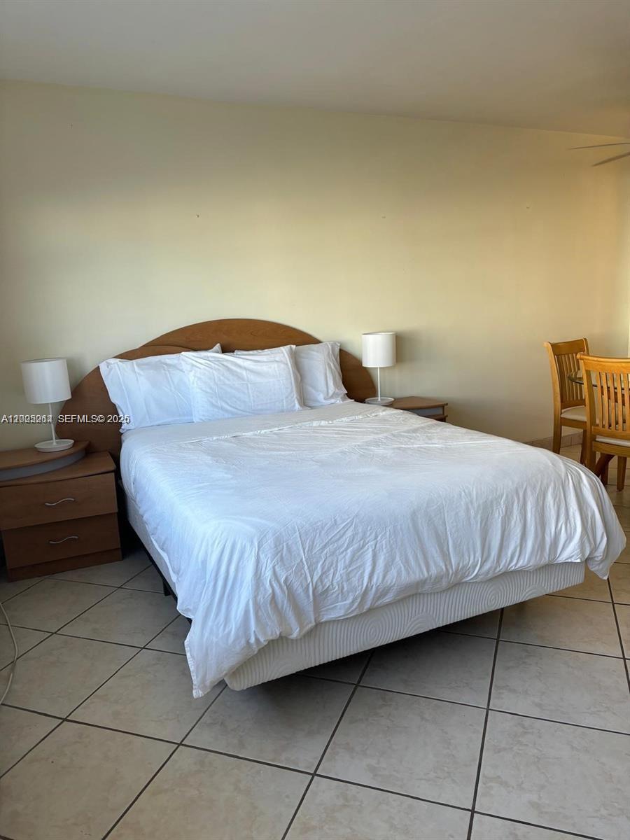 100 Lincoln Road, Unit 731 Miami Beach, FL 33139 - Photo 3 of 14 a bedroom with a bed and a lamp