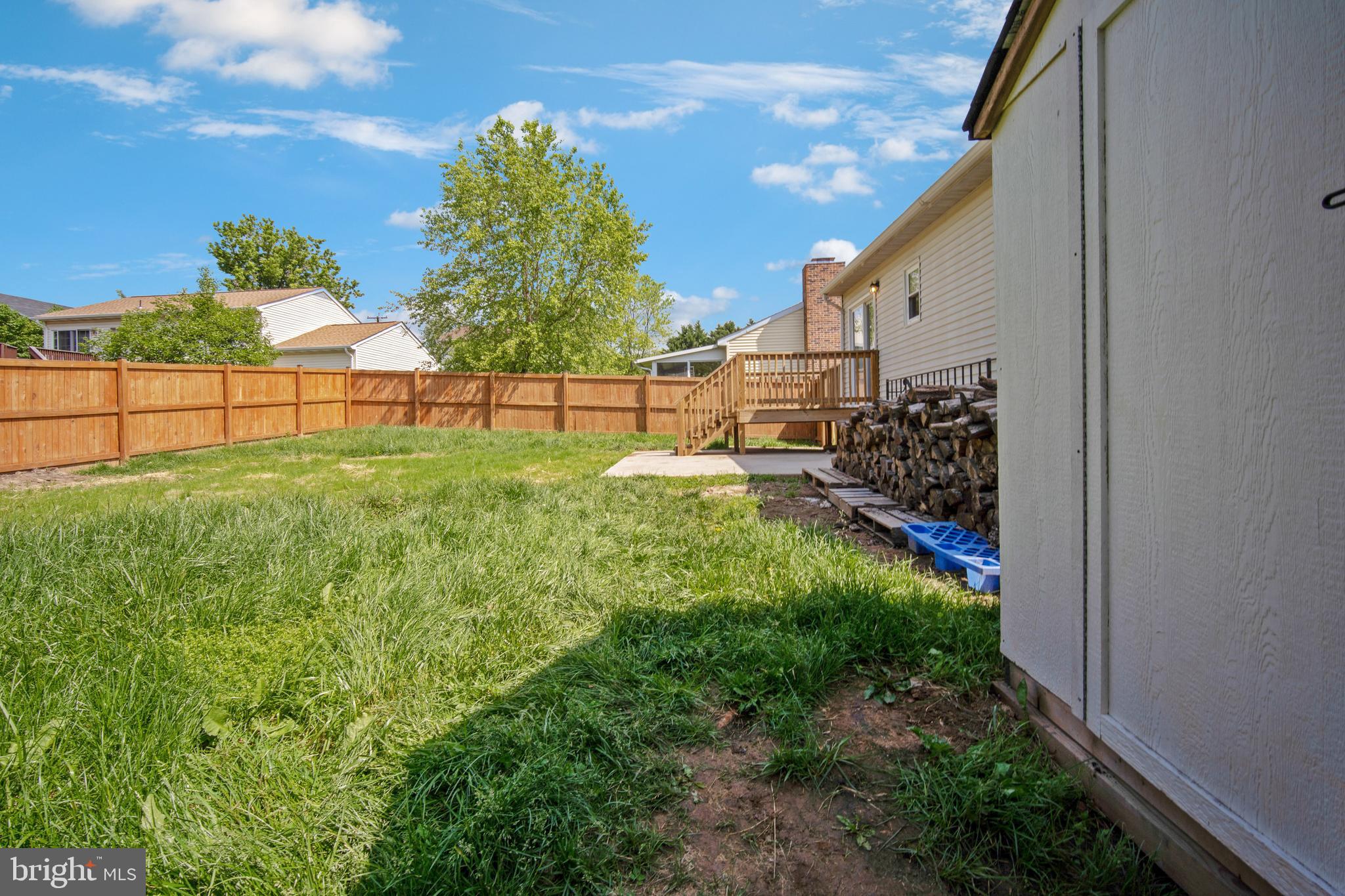 5750 Van Dyke Road Baltimore, MD 21206 - Photo 28 of 42 Large back yard, fully fenced.