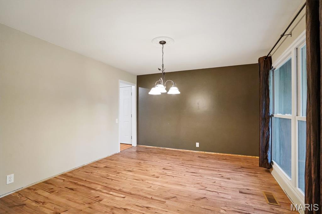 15583 Clayton Road Ballwin, MO 63011 - Photo 4 of 29