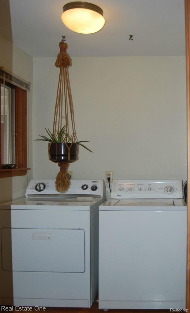 13837 Hibner Road Hartland, MI 48353 - Photo 10 of 15 1st Floor Laundry.jpg