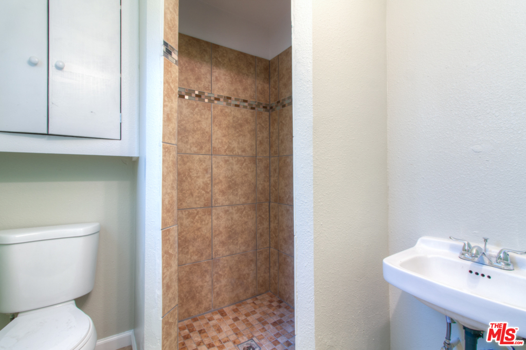 2706 Court Street Rialto, CA 92376 - Photo 17 of 19 Gallery Image 17