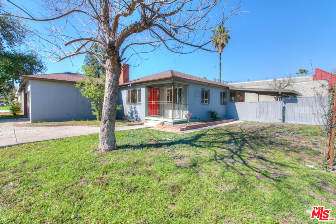 2706 Court Street Rialto, CA 92376 - Photo 3 of 19 Gallery Image 3