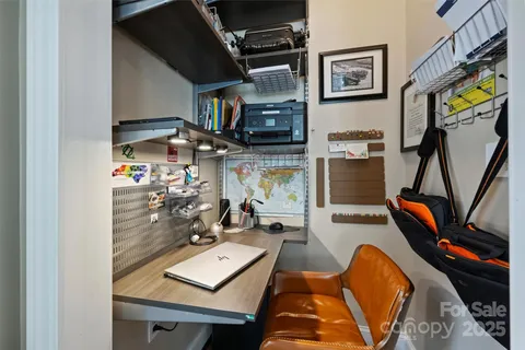 $525,000 | 1073 Park W Drive, Charlotte, NC 28209