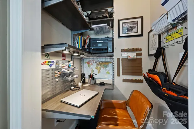 $525,000 | 1073 Park W Drive, Charlotte, NC 28209