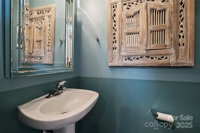 $525,000 | 1073 Park W Drive, Charlotte, NC 28209