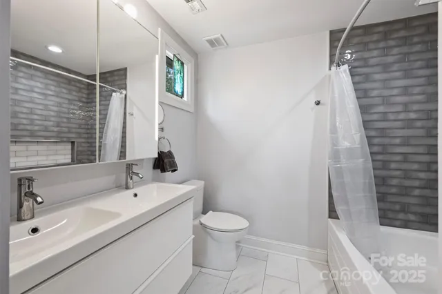 $525,000 | 1073 Park W Drive, Charlotte, NC 28209