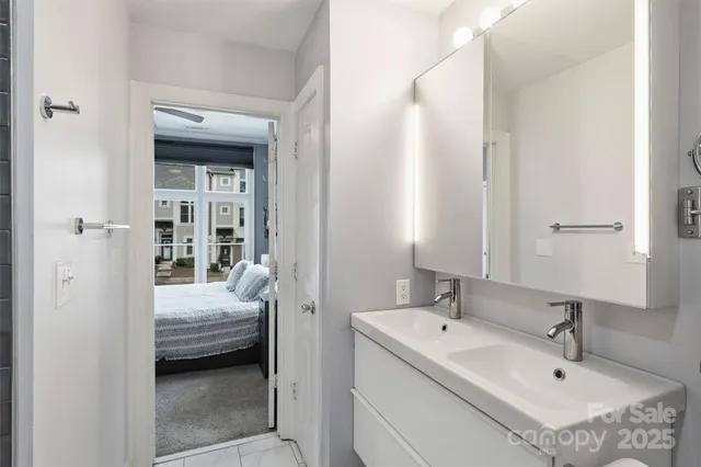 $525,000 | 1073 Park W Drive, Charlotte, NC 28209