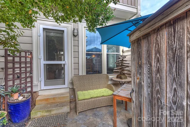 $525,000 | 1073 Park W Drive, Charlotte, NC 28209