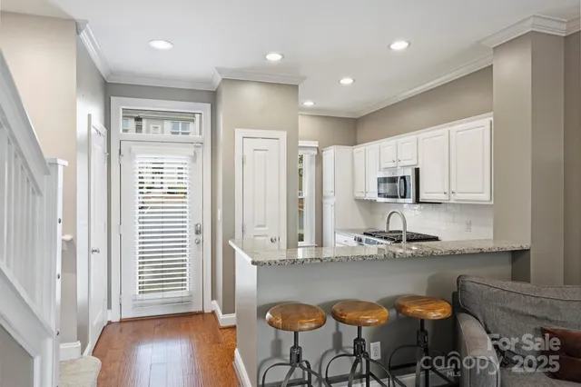 $525,000 | 1073 Park W Drive, Charlotte, NC 28209