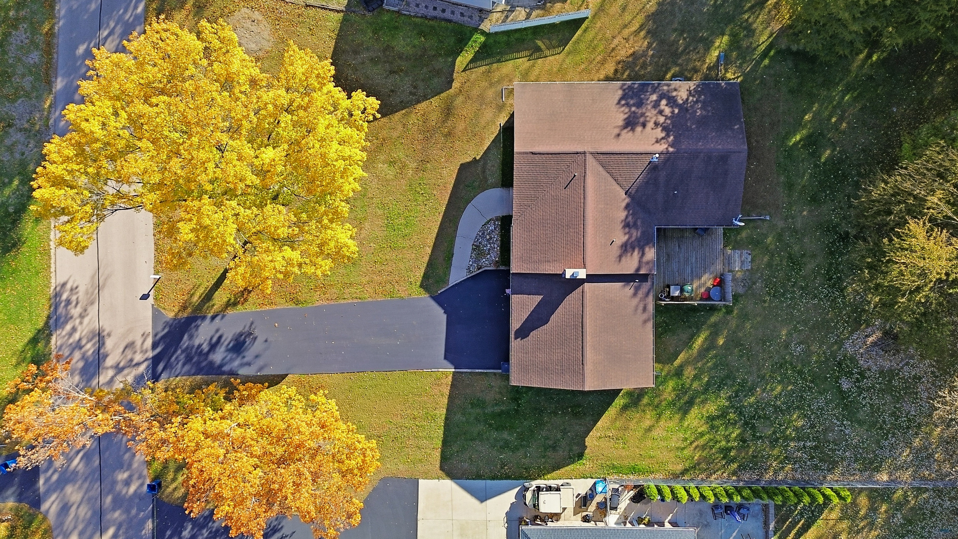 2235 Center Lane Dixon, IL 61021 - Photo 48 of 51 an aerial view of residential house with swimming pool and large trees