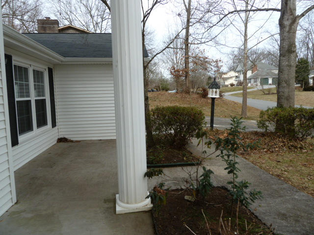 7829 Keswick Road Powell, TN 37849 - Photo 3 of 30 Front Porch-Patio P1140377