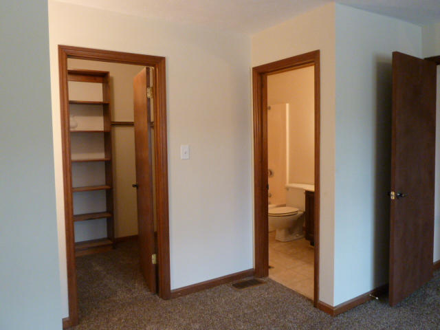 7829 Keswick Road Powell, TN 37849 - Photo 23 of 30 Master BR P1140371