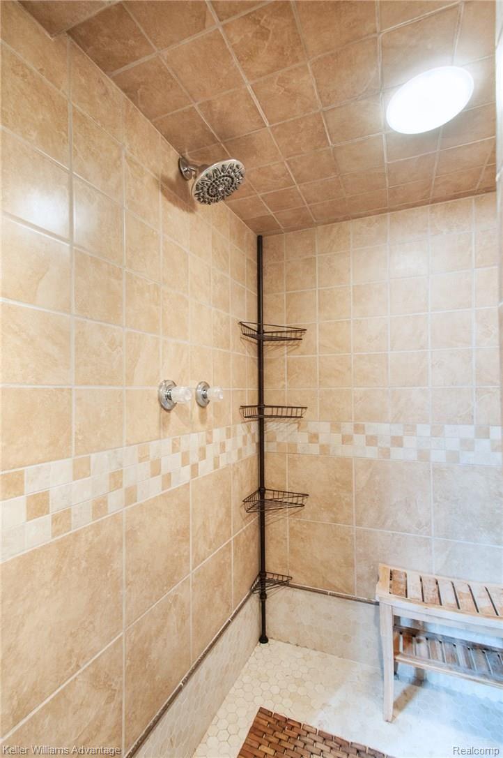 3112 Trafford Road Royal Oak, MI 48073 - Photo 30 of 44 TraffordRd_3112_FullBathL_05.jpg
