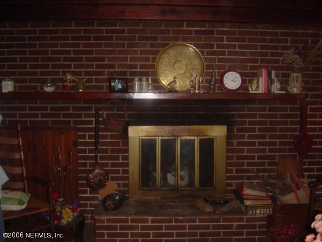 351 Oglethorpe Road Jacksonville, FL 32216 - Photo 4 of 5 Fireplace