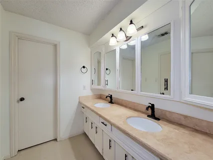 $485,000 | 3 Thunderbird Circle, Baytown, TX 77521