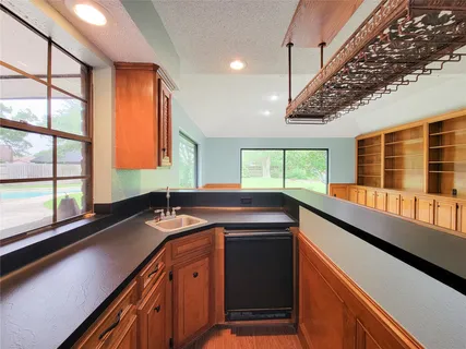 $485,000 | 3 Thunderbird Circle, Baytown, TX 77521