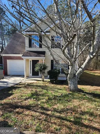 a view of a house with a yard