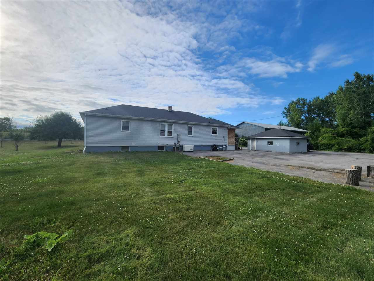 2053 South S River Bay City, MI 48708 - Photo 3 of 35