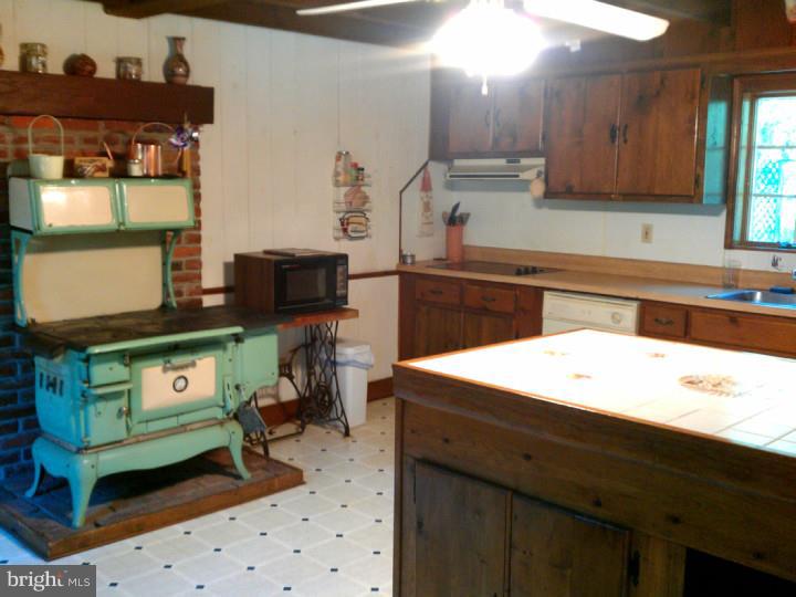 5855 Stoneberry Way Riegelsville, PA 18077 - Photo 8 of 17