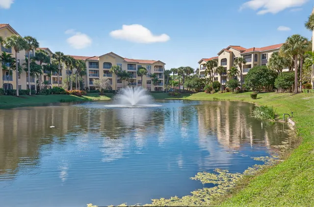 $425,000 | 800 Uno Lago Drive, Unit 102, Juno Beach, FL 33408