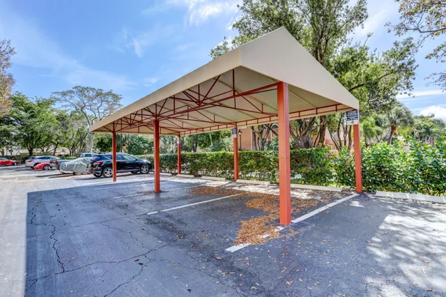 $425,000 | 800 Uno Lago Drive, Unit 102, Juno Beach, FL 33408