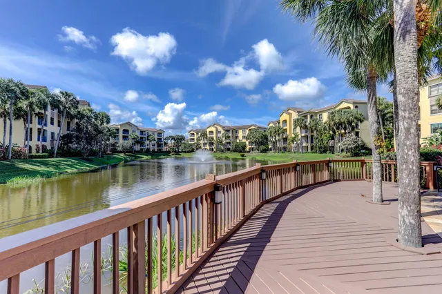$425,000 | 800 Uno Lago Drive, Unit 102, Juno Beach, FL 33408
