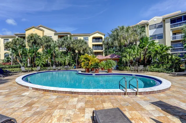 $425,000 | 800 Uno Lago Drive, Unit 102, Juno Beach, FL 33408