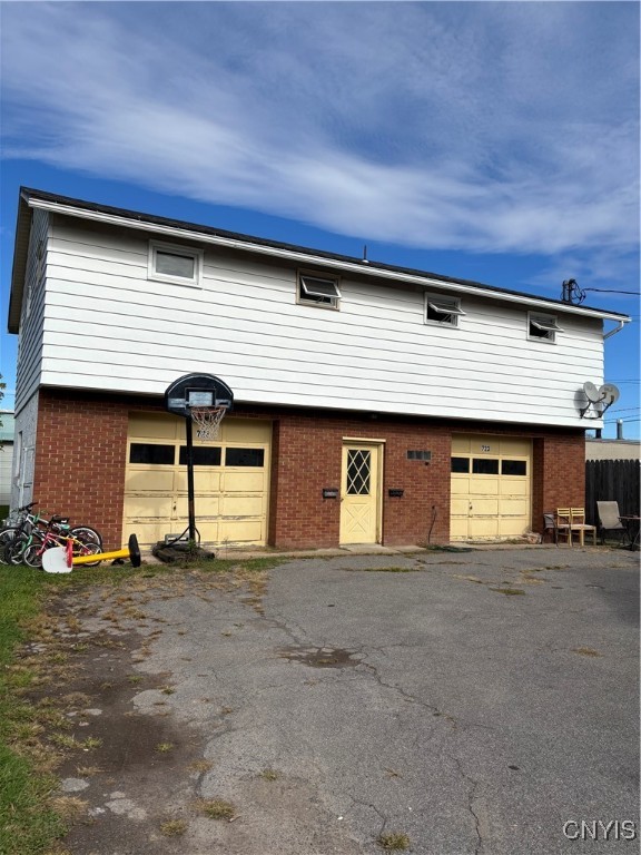 723 Orwood Place Syracuse, NY 13208 - Photo 1 of 16