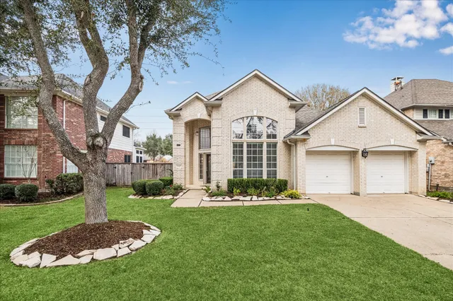 $568,800 | 5810 Brook Bend Drive, Sugar Land, TX 77479