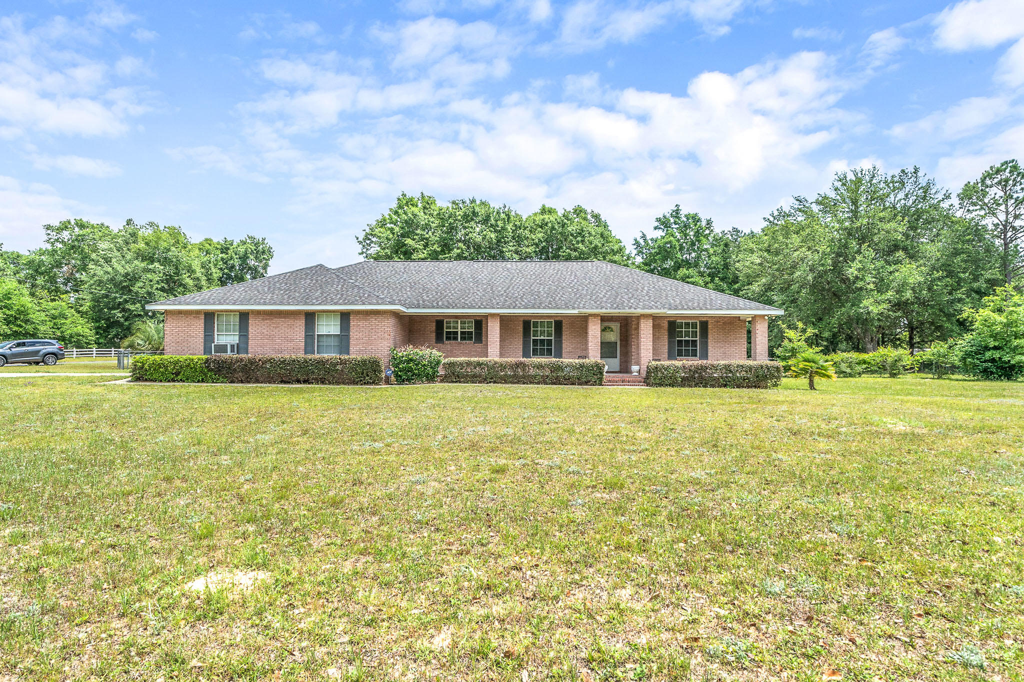 6087 Bud Moulton Road Crestview, FL 32536 - Photo 1 of 30 a front view of a house with a garden