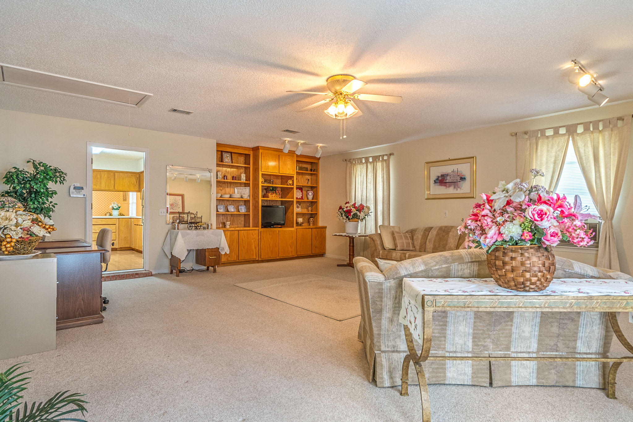 6087 Bud Moulton Road Crestview, FL 32536 - Photo 16 of 30 a living room with furniture and chandelier