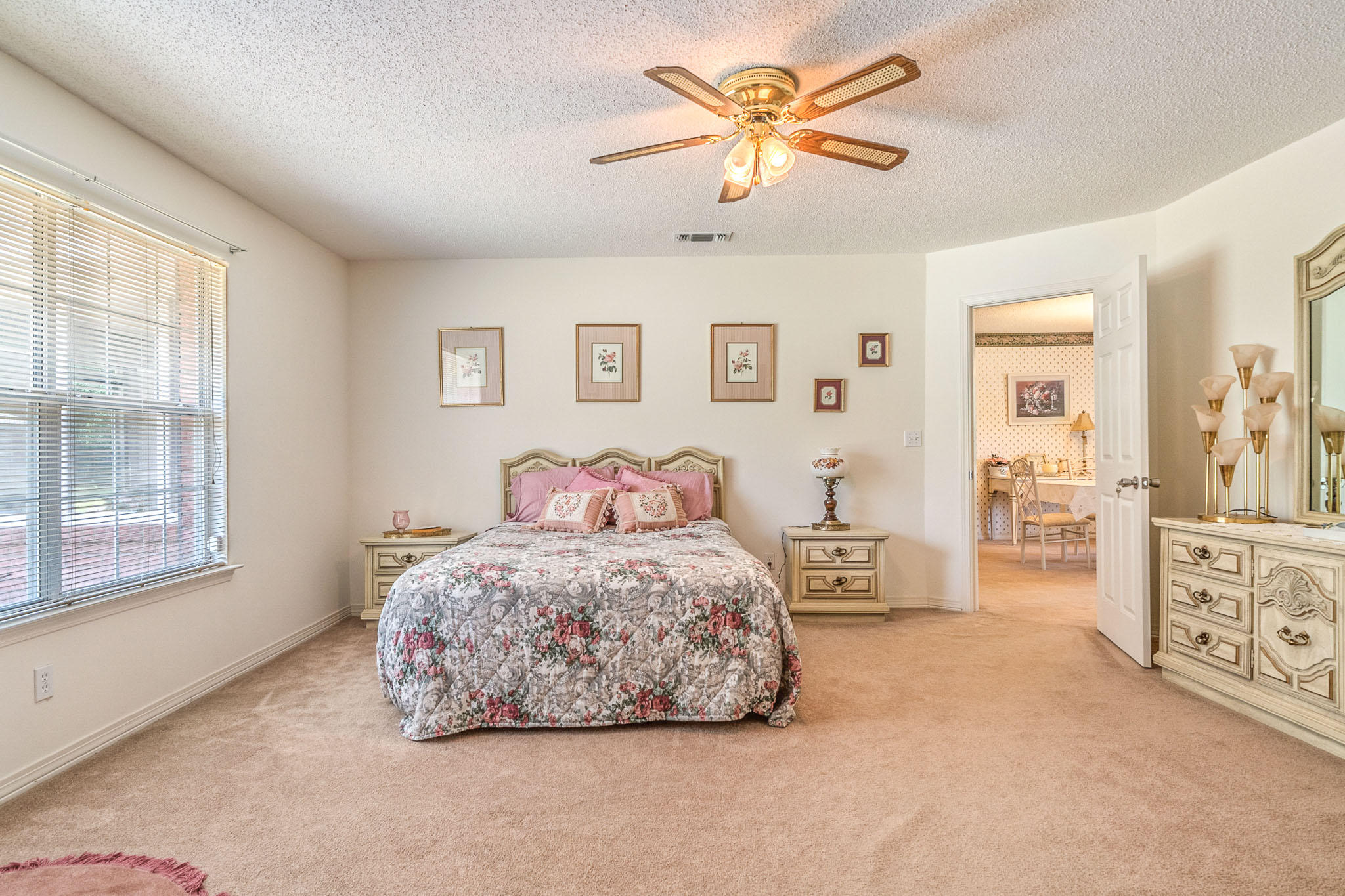 6087 Bud Moulton Road Crestview, FL 32536 - Photo 9 of 30 a bedroom with a large bed and a chandelier