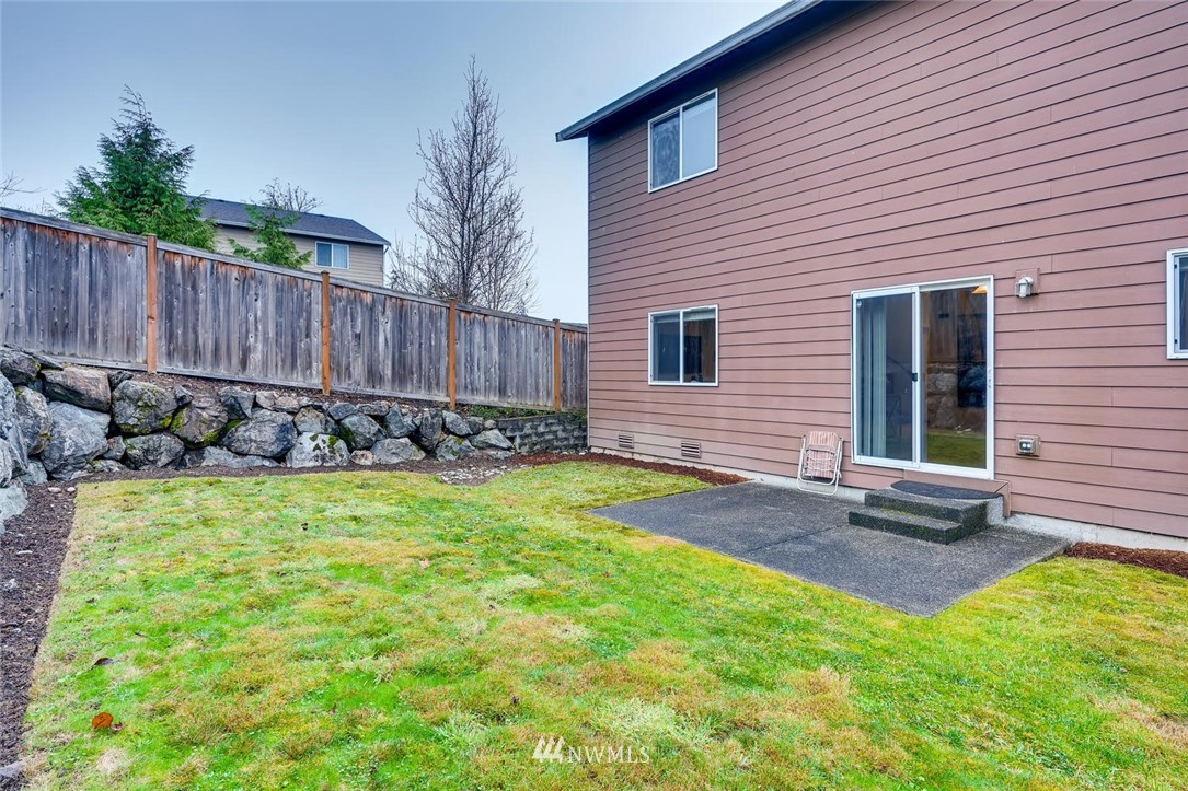 22325 36th Avenue Southeast Bothell, WA 98021 - Photo 20 of 22 a view of a backyard with a garden