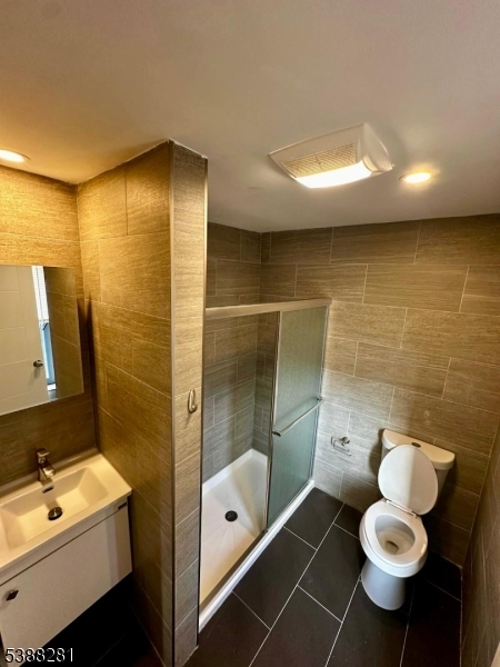 9 Fraser Street, Unit 2 Woodbridge, NJ 08863 - Photo 9 of 16 a bathroom with a sink toilet and shower