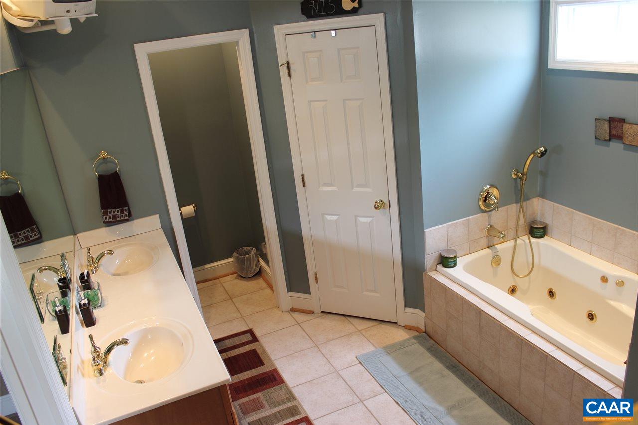 79 Riverside Drive Palmyra, VA 22963 - Photo 13 of 17 a bathroom with a tub sink and mirror