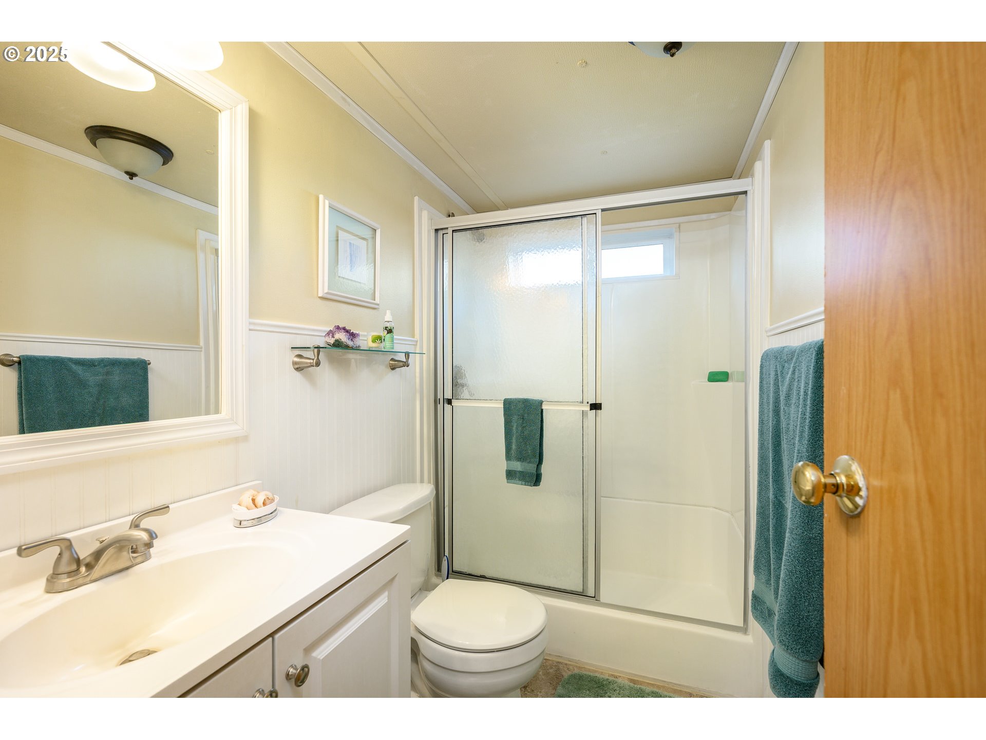 2902 East 2nd Street, Unit 108 Newberg, OR 97132 - Photo 22 of 38 a bathroom with a sink a toilet and shower