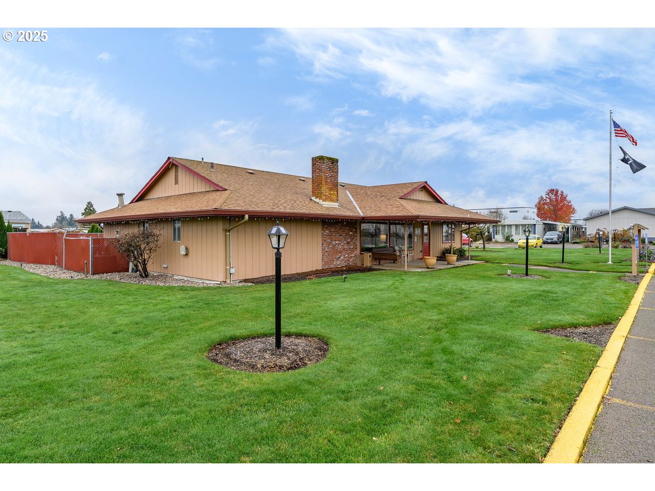 2902 East 2nd Street, Unit 108 Newberg, OR 97132 - Photo 36 of 38 a front view of a house with garden