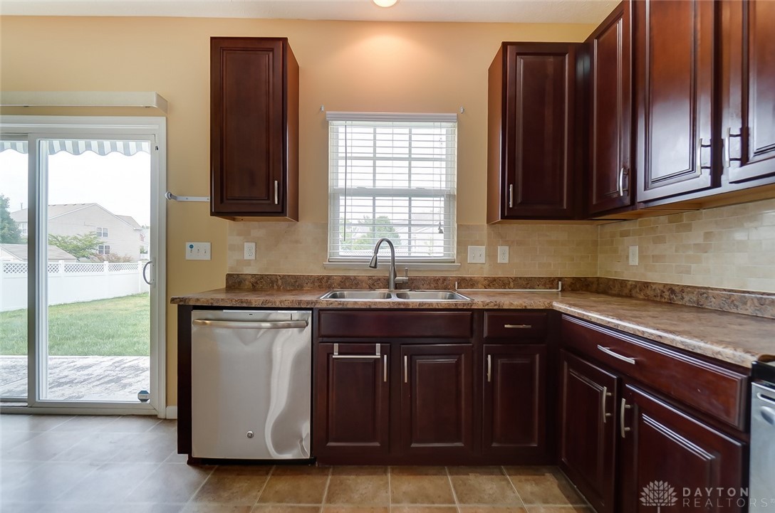 2078 Matt Way Riverside, OH 45424 - Photo 7 of 53