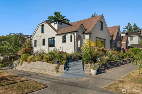 $1,995,980 | 3302 East Pine Street, Seattle, WA 98122