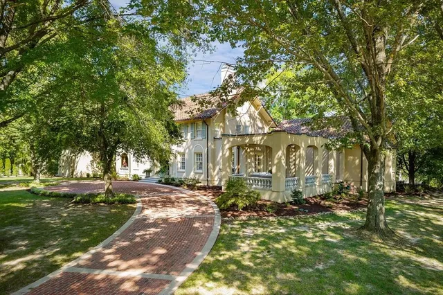 $2,650,000 | 335 North Dixie Avenue, Cookeville, TN 38501