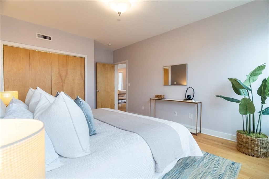 24 Bay State Road, Unit 18 Cambridge, MA 02138 - Photo 14 of 27 a bedroom with a bed and a potted plant