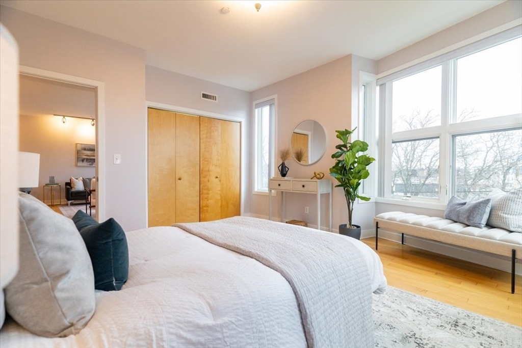 24 Bay State Road, Unit 18 Cambridge, MA 02138 - Photo 16 of 27 a bedroom with a bed and a couch